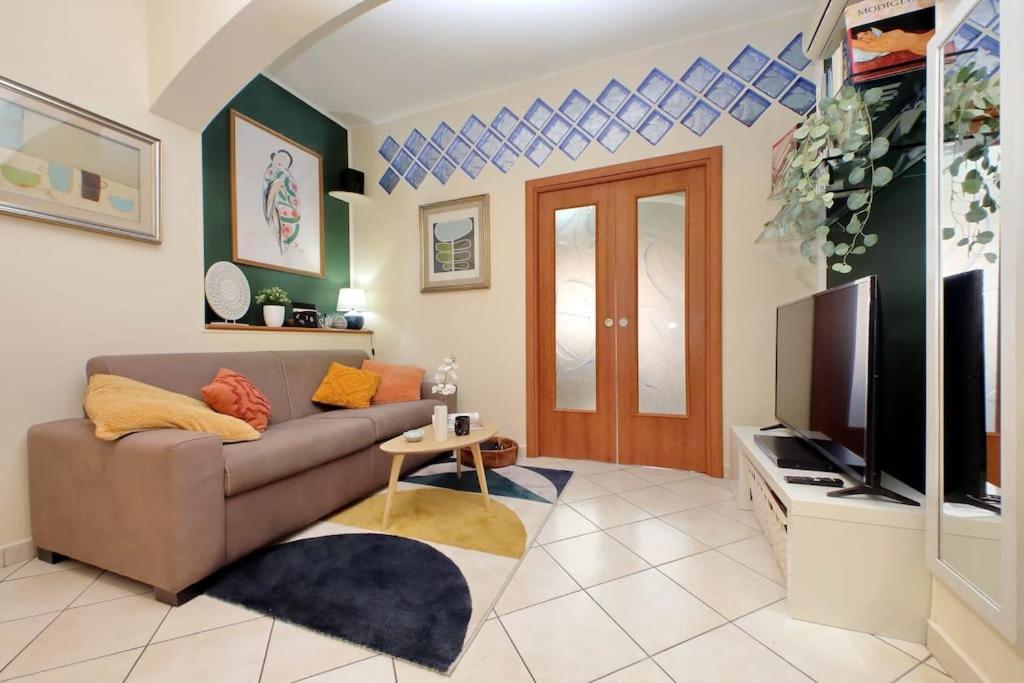 Relax Rome With 2 Balconies - 2 Bedroom Flat, 3Rd Floor With Lift, High Comfort, Quite, A Walk From Urban Train Station Gemelli And Metro A Stops Battistini & Cornelia Connecting To Center In 20 Minutes, 2 Steps From Bus Stop, Cycle Path, Groceries المظهر الخارجي الصورة