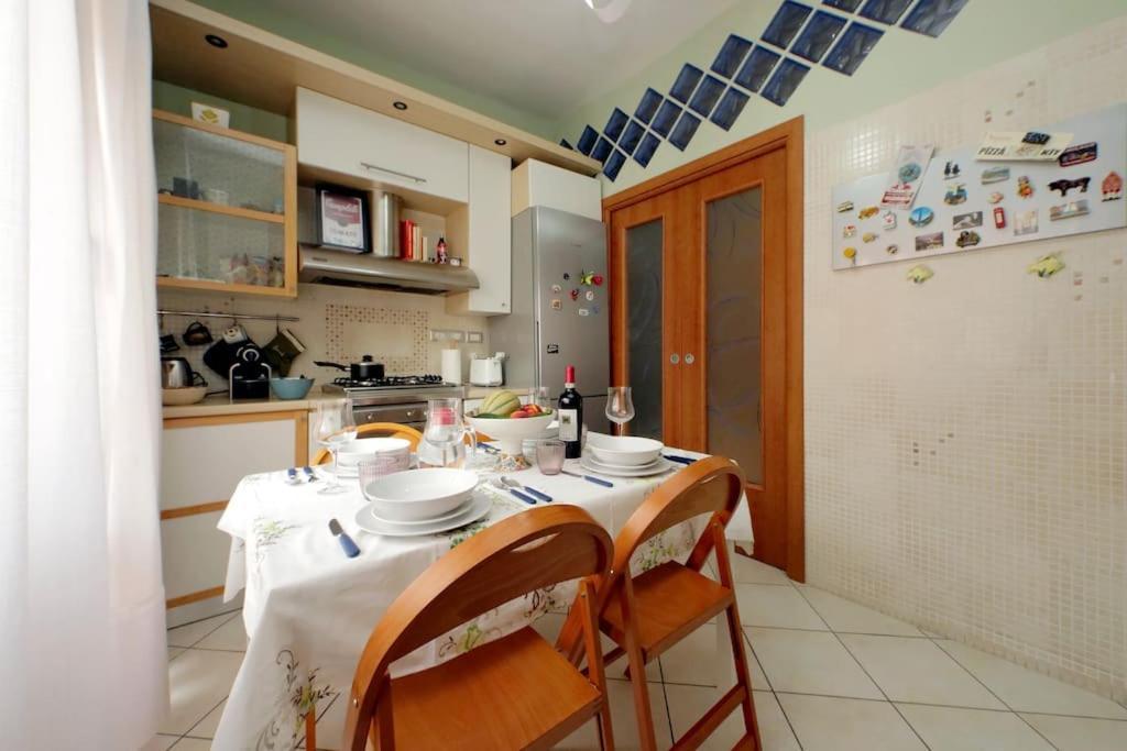 Relax Rome With 2 Balconies - 2 Bedroom Flat, 3Rd Floor With Lift, High Comfort, Quite, A Walk From Urban Train Station Gemelli And Metro A Stops Battistini & Cornelia Connecting To Center In 20 Minutes, 2 Steps From Bus Stop, Cycle Path, Groceries المظهر الخارجي الصورة