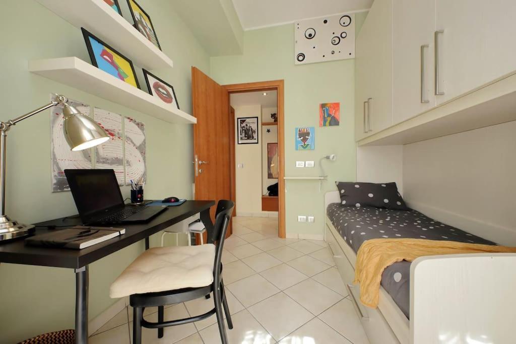 Relax Rome With 2 Balconies - 2 Bedroom Flat, 3Rd Floor With Lift, High Comfort, Quite, A Walk From Urban Train Station Gemelli And Metro A Stops Battistini & Cornelia Connecting To Center In 20 Minutes, 2 Steps From Bus Stop, Cycle Path, Groceries المظهر الخارجي الصورة