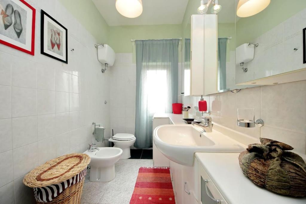 Relax Rome With 2 Balconies - 2 Bedroom Flat, 3Rd Floor With Lift, High Comfort, Quite, A Walk From Urban Train Station Gemelli And Metro A Stops Battistini & Cornelia Connecting To Center In 20 Minutes, 2 Steps From Bus Stop, Cycle Path, Groceries المظهر الخارجي الصورة