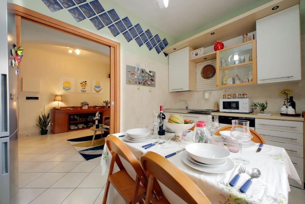 Relax Rome With 2 Balconies - 2 Bedroom Flat, 3Rd Floor With Lift, High Comfort, Quite, A Walk From Urban Train Station Gemelli And Metro A Stops Battistini & Cornelia Connecting To Center In 20 Minutes, 2 Steps From Bus Stop, Cycle Path, Groceries المظهر الخارجي الصورة