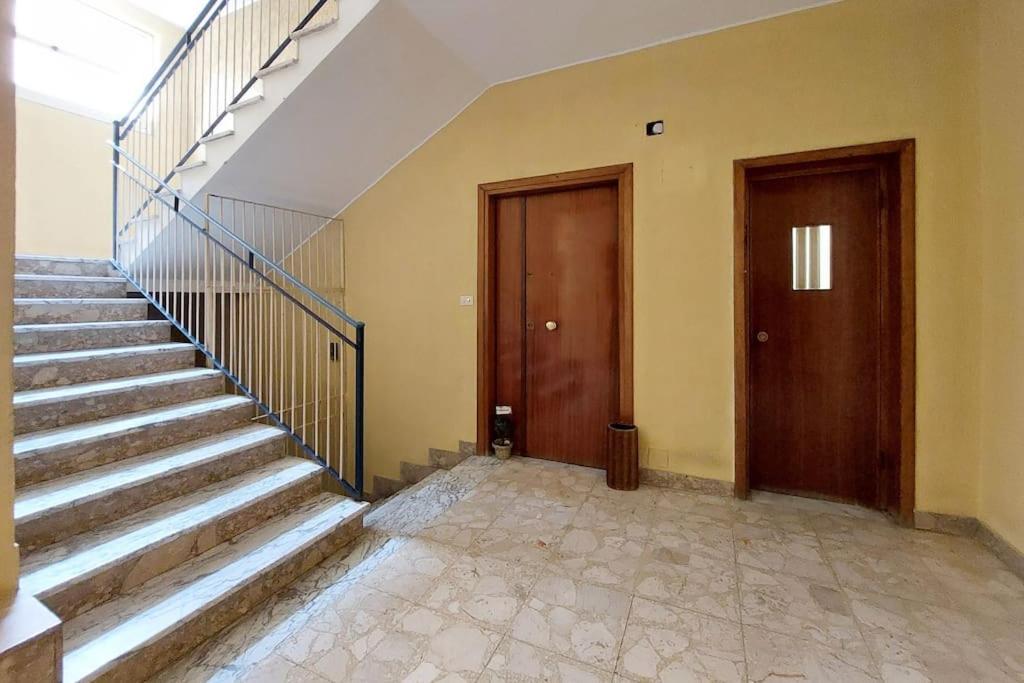 Relax Rome With 2 Balconies - 2 Bedroom Flat, 3Rd Floor With Lift, High Comfort, Quite, A Walk From Urban Train Station Gemelli And Metro A Stops Battistini & Cornelia Connecting To Center In 20 Minutes, 2 Steps From Bus Stop, Cycle Path, Groceries المظهر الخارجي الصورة